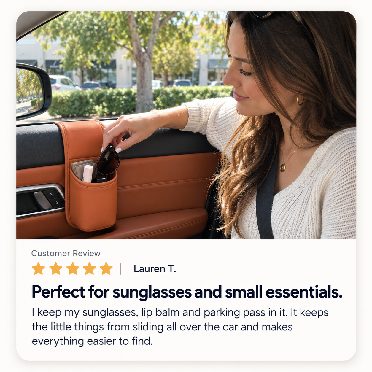Customer using organizer during daily coffee run